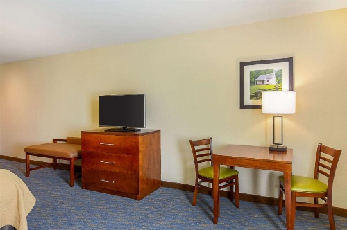 Comfort Inn Woodstock image 11